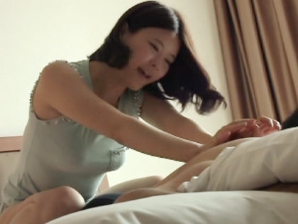 日本じゃ出来ない☆韓国エステでエロマッサージ！｜サンプル1