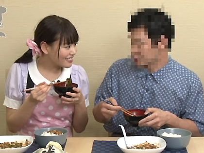 手料理も私も食べてください♪若妻が年上のおじさまと…｜サンプル5