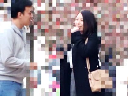 素人妻を街角でナンパ♪勝手に生でハメて膣内にドピュ｜サンプル1