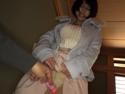 夫を支えるためにAV出演!?ショートカット人妻と中出し温泉旅行｜サンプル2