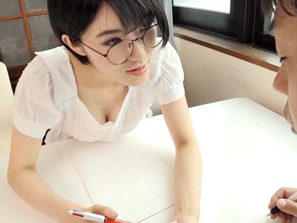 ボンテージで豹変☆文系メガネ彼女がS痴女に＆厳しい女社長はM化｜サンプル1