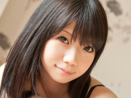 Natsu 大きな瞳で見つめながらフェラする黒髪少女｜サンプル画像1