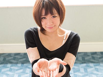 Runa ジュルジュルと音をたてチ○ポを吸い上げるショートカット娘｜サンプル画像4