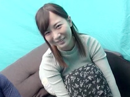 彼とのSEXで絶頂経験がないデカパイ素人娘を連続イカセ｜サンプル画像2