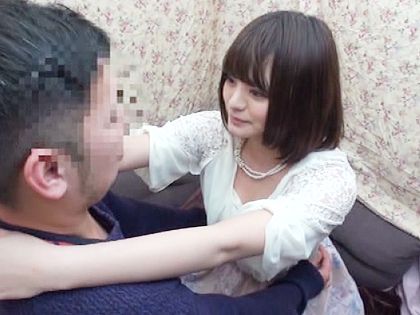 友達同士をモニタリング調査☆恥じらいながらも謝礼の力で…｜サンプル画像1