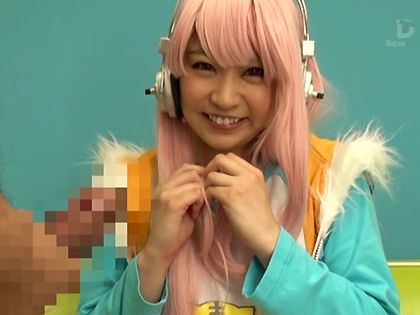 アニメ声の大量潮吹きコスプレイヤー激イキSEX｜サンプル1