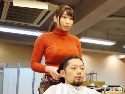 デカパイの痴女美容師が客を誘惑♪店内で声ガマンH｜サンプル1