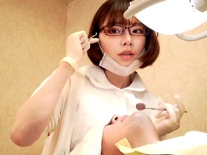 治療中で身動きできないボクにコッソリ痴女ってくる歯科衛生士｜サンプル1