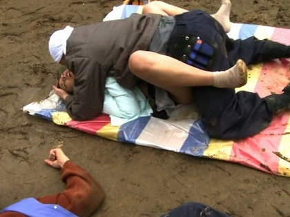 旦那を殴って気絶させる！その隙に███!!｜サンプル画像4