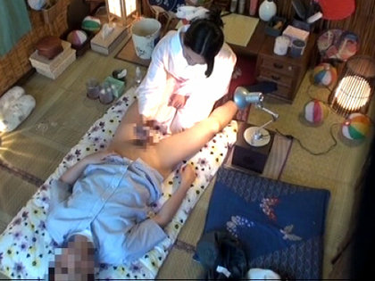 耳かき店で盗撮SEX交渉☆巨乳人妻たちが悶える｜サンプル2