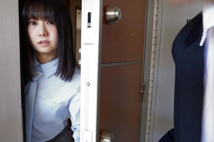 足りない分はセックスで補填！カラダを差し出す家賃滞納の黒髪娘｜サンプル画像1