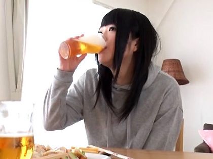 お酒も精子も飲んじゃう♪パイパンごっくん天使のドランクえっち｜サンプル1