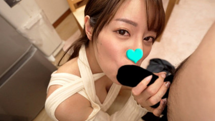 食欲より性欲！料理中のセフレを濃厚フェラで翻弄するパイパン娘｜サンプル画像1