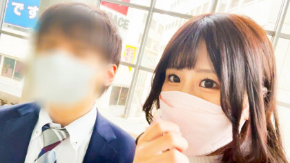 清楚系OLとVlogデートからハメ撮り☆着衣騎乗位で一生懸命腰振り｜サンプル画像1