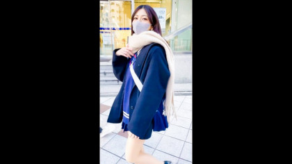 制服姿の裏垢JDとハメ撮り☆自ら腰振り杭打ち騎乗位で絶頂する｜サンプル画像1