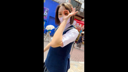 明るいショートカット娘とJKコスでハメ撮り＆中出し♪｜サンプル画像1