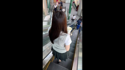 喘ぎ声が控えめなシャイなJKに構わず中出し！｜サンプル画像1