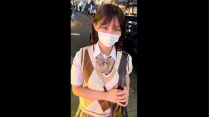 スレンダー娘が制服コスでSEX♪暗い部屋で白い肢体が揺れ動く！｜サンプル画像1