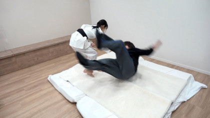 かつて柔道少女だった華のJD♪ハメ撮りSEXで中出し＆胸射の2回戦｜サンプル画像2