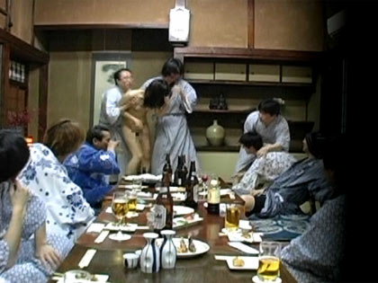 旦那の会社の忘年会で██された人妻｜サンプル4