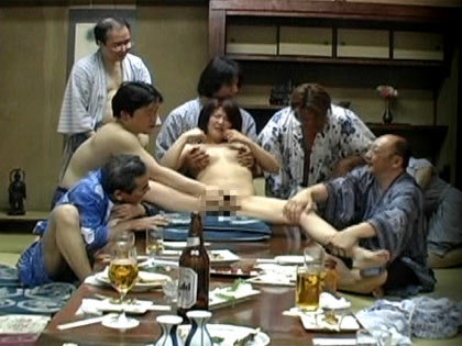 旦那の会社の忘年会で██された人妻｜サンプル5