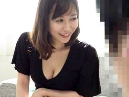 甥っ子に夜這いされた巨乳ママ！息子に隠れて腰ふりSEX｜サンプル1