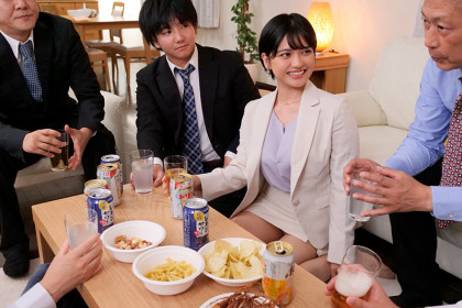 「夫のチ○ポど～れだ」悪ノリ王様ゲームで中出しされる妻｜サンプル画像2