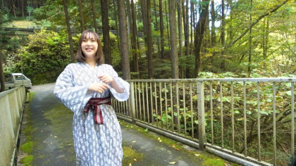 ｢いっぱい頂戴！｣ムッチリ巨乳娘と不倫1周年温泉旅行で中出しH｜サンプル画像1