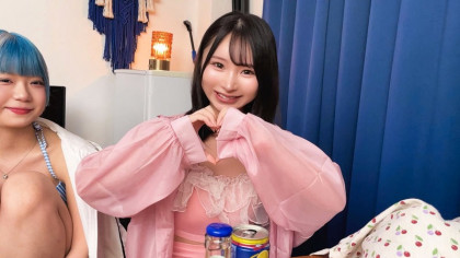 ミニマムボディを抱えて駅弁！ハメ潮吹きまくるビキニっ娘☆｜サンプル画像2