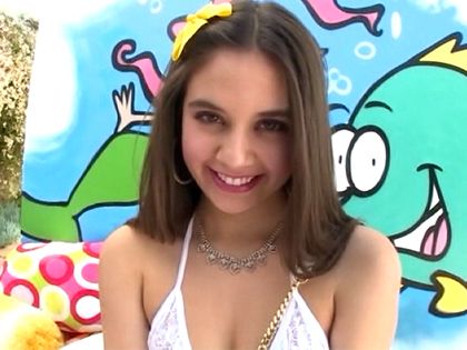 アニメ声白人娘☆巨根でお口もパイパンマ○コもズボズボ｜サンプル画像2