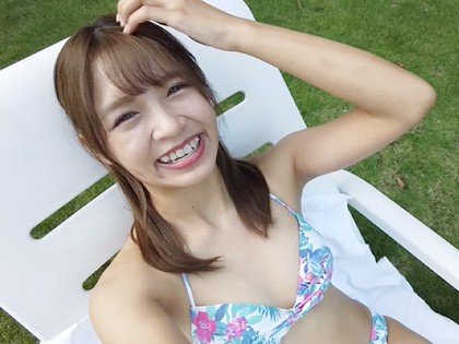 元気笑顔の水着女子がカメラ目線で自撮りH☆｜サンプル画像1
