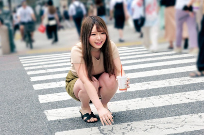 渋谷セ○ター街で脚ガクガク☆リモコンローターで密かに絶頂｜サンプル画像1