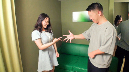 興奮しなかったら賞金ゲームで後輩女子が発情＆騎乗位で生挿入！｜サンプル画像1