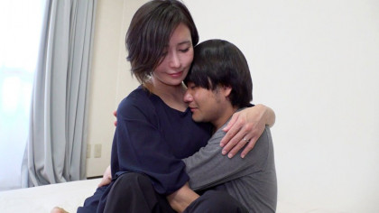 刺激が欲しい人妻が筆下ろし♪正常位で腰振り褒めながらイく☆｜サンプル画像1