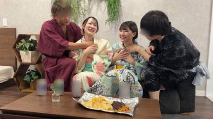 スレンダー浴衣娘2人と4P☆お相手交換したらハメ撮りで2回戦突入｜サンプル画像1
