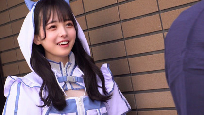 ハロウィンに野球拳!? 2回も中出しされちゃった色白巨乳娘｜サンプル画像1