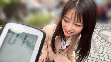 とびっこ散歩で街中連続絶頂！発情が止まらず痴女化する社長秘書｜サンプル画像1