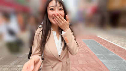 とびっこ散歩で街中連続絶頂！発情が止まらず痴女化する社長秘書｜サンプル画像4