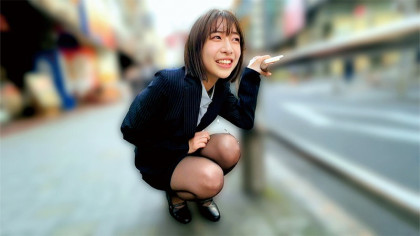 おもちゃの振動で街中絶頂！発情スイッチが入ったOLの暴走エッチ｜サンプル画像1