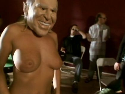 大金を盗め！ブロンド女子大生のエッチな泥棒大作戦♪｜サンプル1