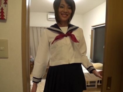 「学生時代の制服を見せて♪」素人娘のお宅でセーラー服SEX｜サンプル2