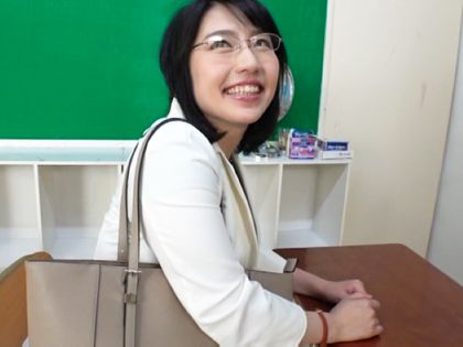 40歳人妻の女教師がAVデビュー☆ズコズコ突かれてイキまくり｜サンプル1