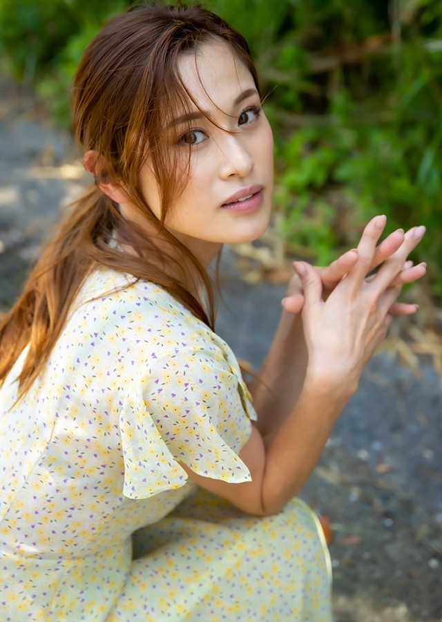 SUMMER HOLIC〜刺激的夏激写〜 神咲まい【ヌード写真集】｜サンプル3