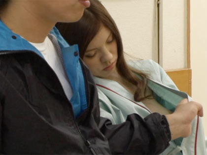 検査着の下は丸裸 健康診断中のOLにムリヤリ…｜サンプル1