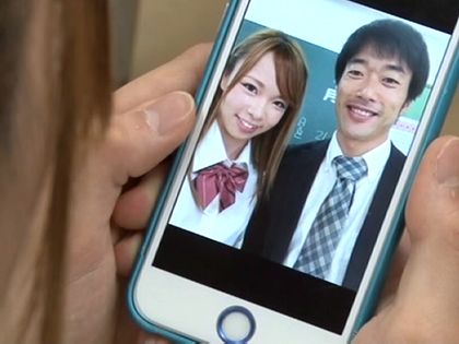 「子供扱いしないで！」大好きな先生を誘惑して押し倒すJKたち｜サンプル1