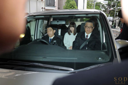 隠れ巨乳の家出娘 恩人男性に迫り愛とカラダを貪り合う｜サンプル画像3