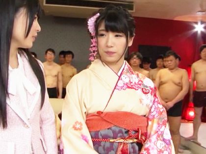 中出しで射精人式！パイパン娘が並んだ男たちを次々に搾精｜サンプル1