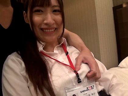 Iカップ巨乳の新卒SOD社員がAVに!!カメラの前でドキドキSEX｜サンプル1