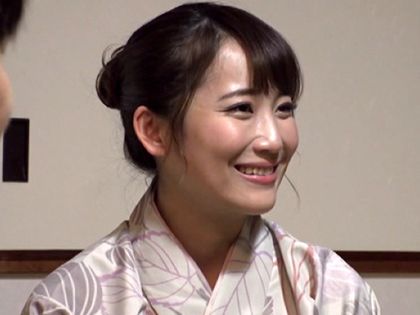 彼女と温泉旅行に来たら…仲居さん達に誘惑されて生SEX｜サンプル1