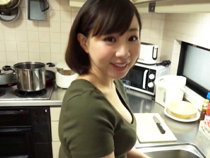 人妻たちのデカ尻にチ○ポ擦りつけ♪ピストン騎乗位で連続中出し｜サンプル1